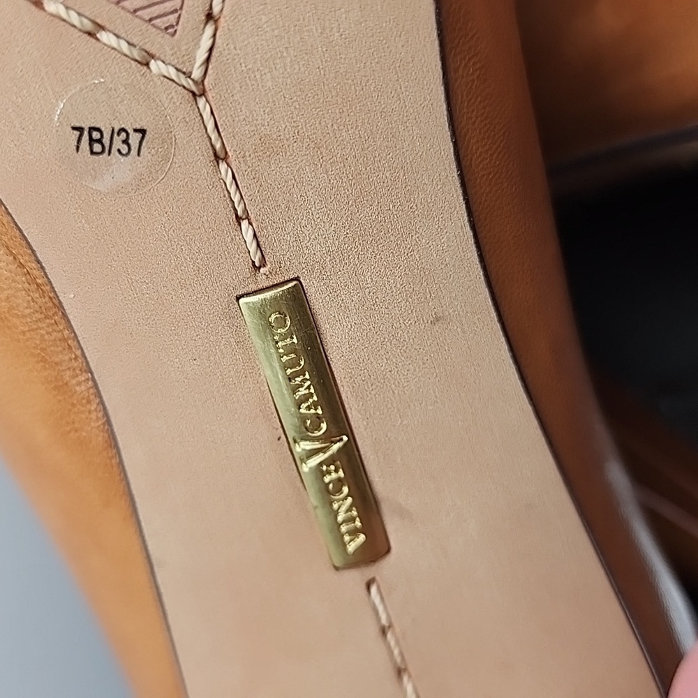 Vince Camuto Soft Leather Bootie with Back Zip Caramel Size 7M - Picture 6 of 11